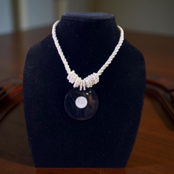 Mother of pearl necklace and seed beads NWOT - Picture 13 of 16